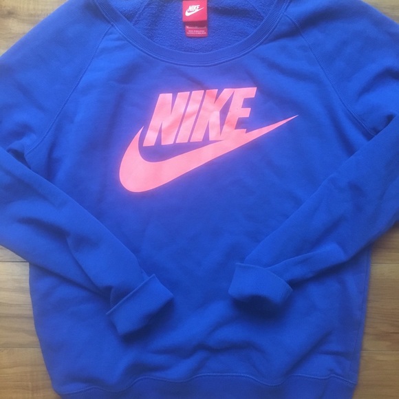 Nike Tops - Nike Sweatshirt